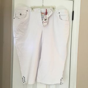 Ruby Rd Women’s White Capris Size 22W